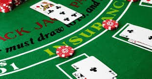 Kartu fitur Teen Patti yang rapi